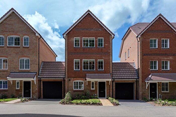 4 Bedroom Link Detached House For Sale In Riverbrook Place, Forge Wood, RH10