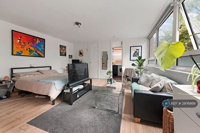 Studio To Rent In Hilltop House, London, N6