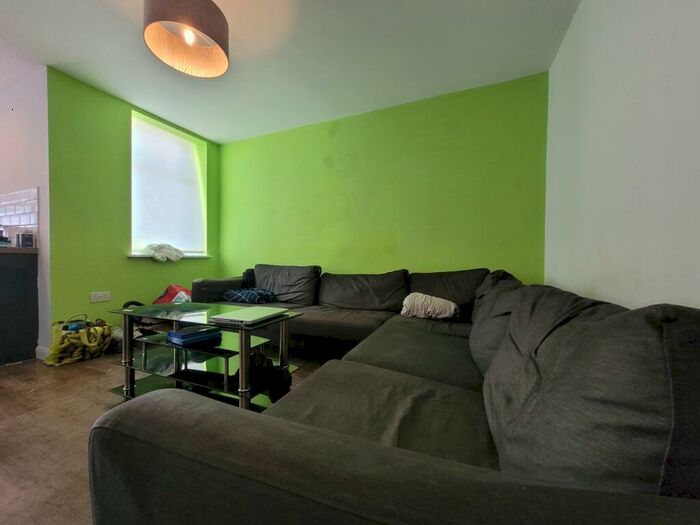 6 Bedroom Terraced House To Rent In Cwmdare Street, Cathays, CF24