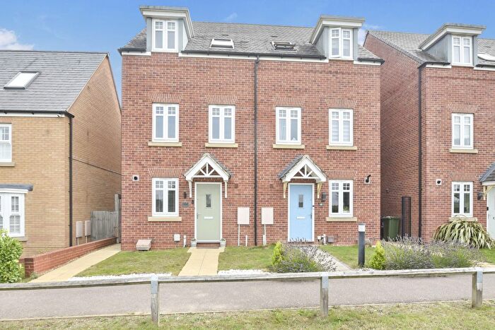 3 Bedroom Town House For Sale In Trinity Way, Papworth Everard, CB23