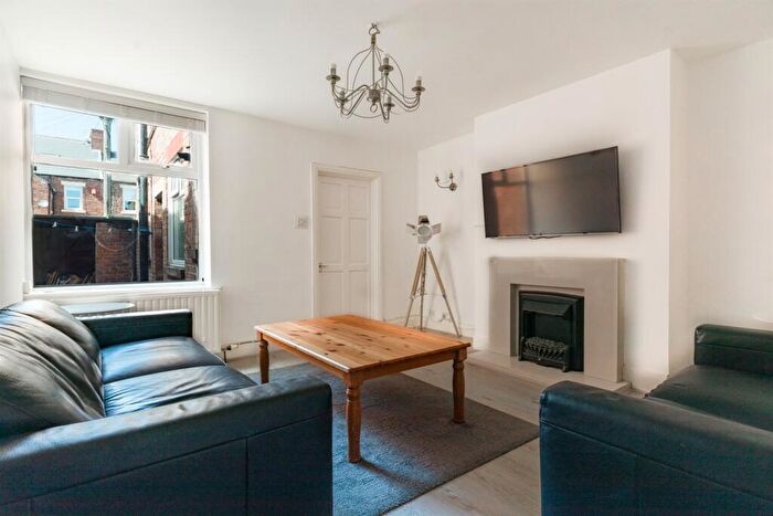 3 Bedroom Flat To Rent In Valley View, Jesmond, Newcastle Upon Tyne, NE2