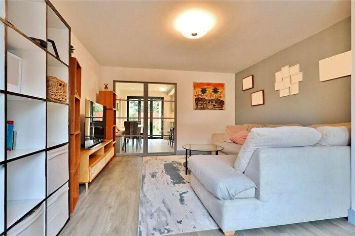 3 Bedroom Detached House For Sale In Alexandra Gardens, Knaphill, Woking, Surrey, GU21