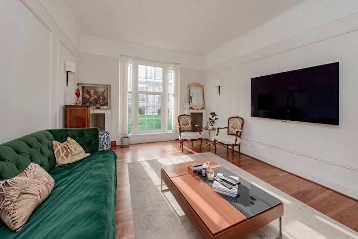 4 Bedroom Flat To Rent In Berkeley Court, Marylebone Road, NW1