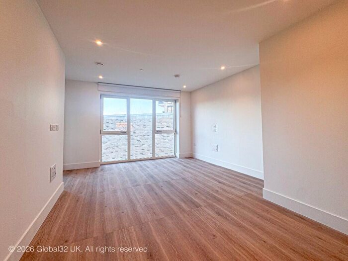 1 Bedroom Apartment To Rent In Flat, Bow Common Lane, London, E3