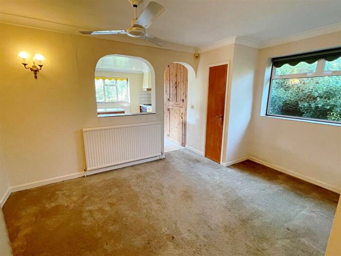 2 Bedroom Bungalow For Sale In Falkland Drive, Newbury, RG14