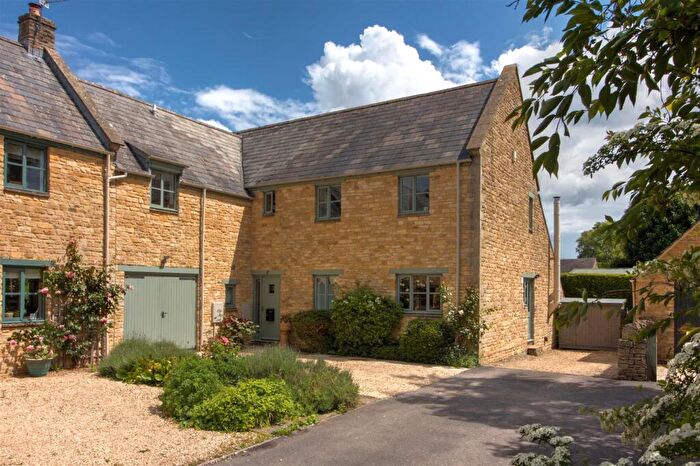 4 Bedroom End Of Terrace House For Sale In Skillins, Kington St. Michael, SN14