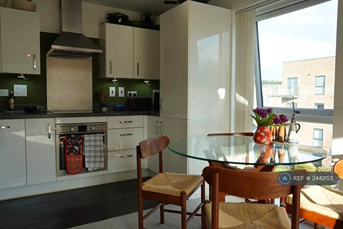 2 Bedroom Flat To Rent In Richardson House, Hemel Hempstead, HP3