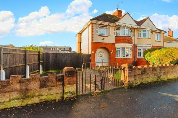 3 Bedroom Semi Detached House For Sale In Willingsworth Road, Wednesbury, WS10