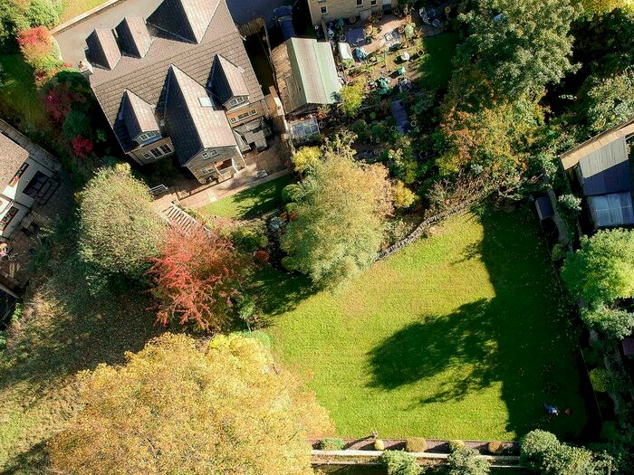 5 Bedroom Detached House For Sale In Stainland Road, Halifax, HX4