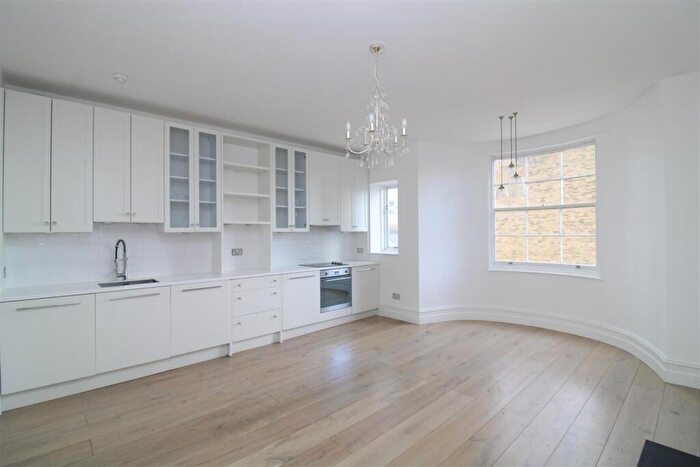 3 Bedroom Flat To Rent In Regency Square, Brighton, BN1