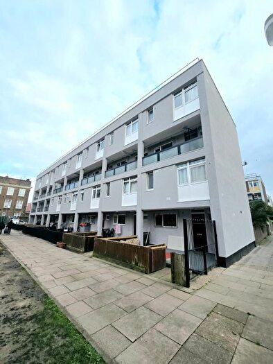 4 Bedroom Maisonette For Sale In Globe Road, London, E1
