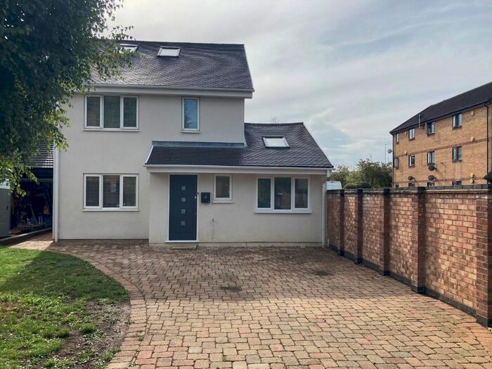 5 Bedroom Property To Rent In Bennison Drive, Harold Wood, Romford, RM3