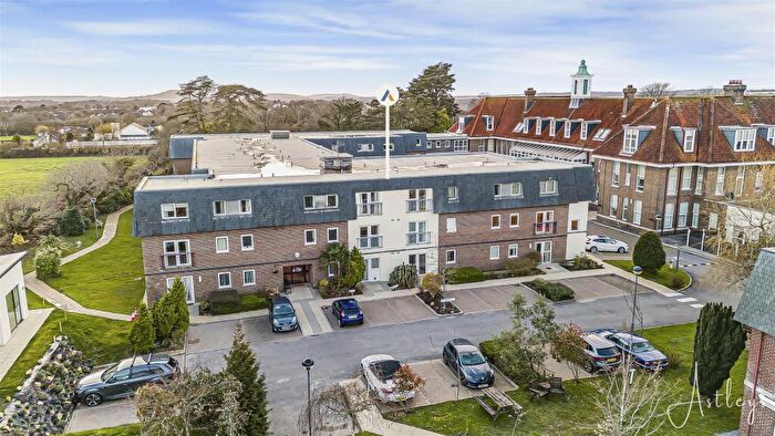 2 Bedroom Retirement Property For Sale In Clyne Common, Swansea, SA3