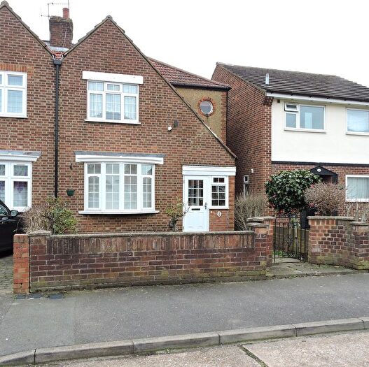 3 Bedroom Terraced House For Sale In Ashford Crescent, Enfield, EN3