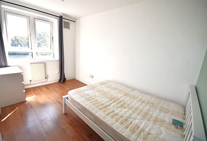 3 Bedroom Flat To Rent In Darling Row, Whitechapel, E1