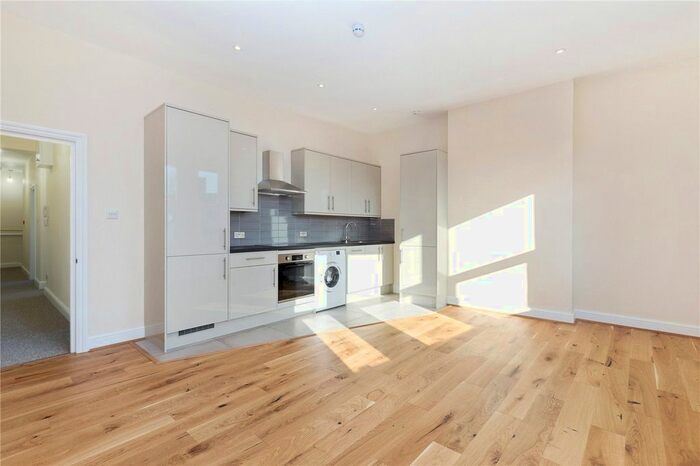 2 Bedroom Flat To Rent In Upper Richmond Road, London, SW15