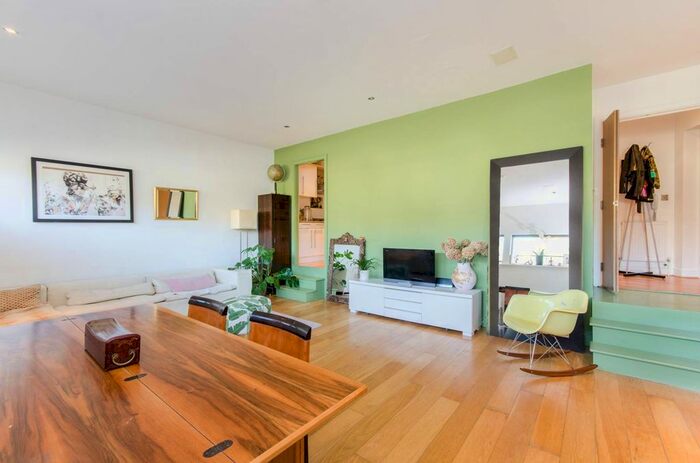 2 Bedroom Flat To Rent In Kilburn Lane, Queen's Park, London, W10