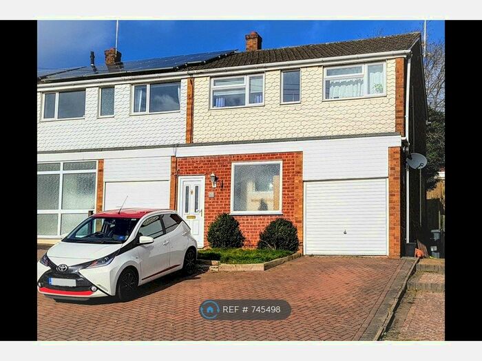 3 Bedroom End Of Terrace House To Rent In Steepwood Croft, Birmingham B30