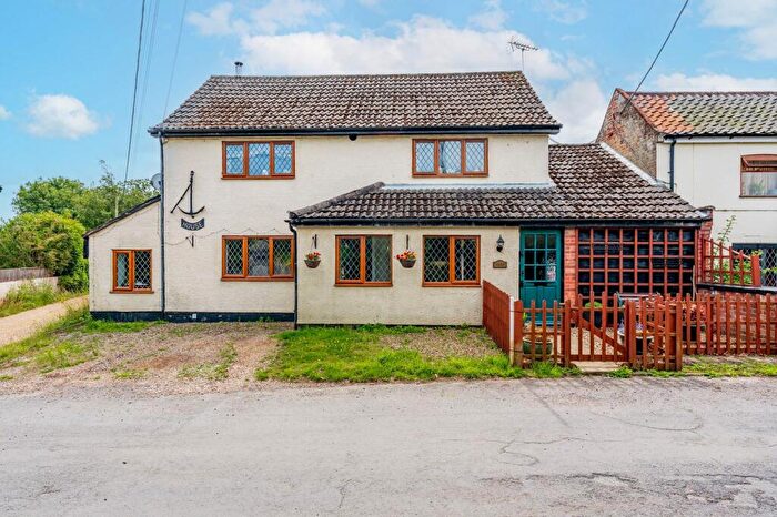 5 Bedroom Detached House For Sale In Anchor Road, Spa Common, NR28