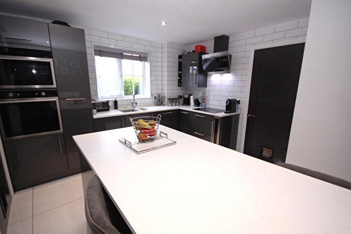 4 Bedroom Detached House For Sale In Suffolk Drive, Whiteley, Fareham, PO15