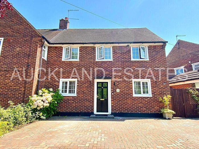 3 Bedroom Semi-Detached House For Sale In Frowyke Crescent, South Mimms Village, EN6