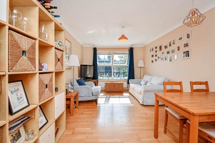 2 Bedroom Flat To Rent In Trafalgar Street, , Elephant And Castle, SE17