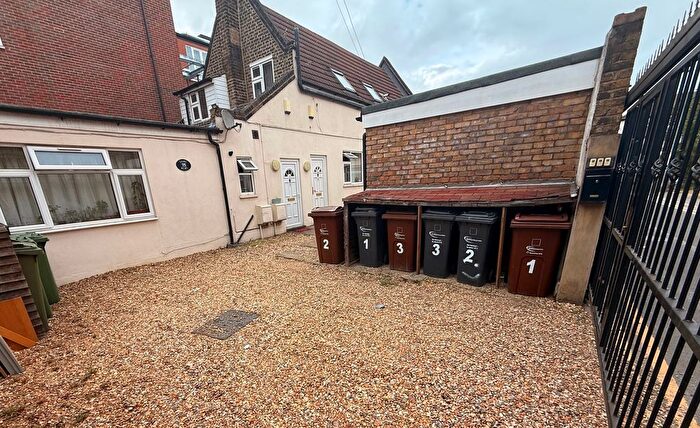 1 Bedroom Flat To Rent In Dairy Mews, Chadwell Heath, RM6