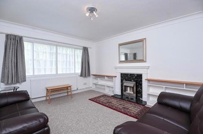 2 Bedroom Apartment To Rent In Glenhill Close, Finchley, N3
