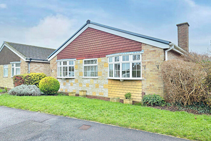 3 Bedroom Detached Bungalow For Sale In The Curve, Peel Common, Gosport, PO13