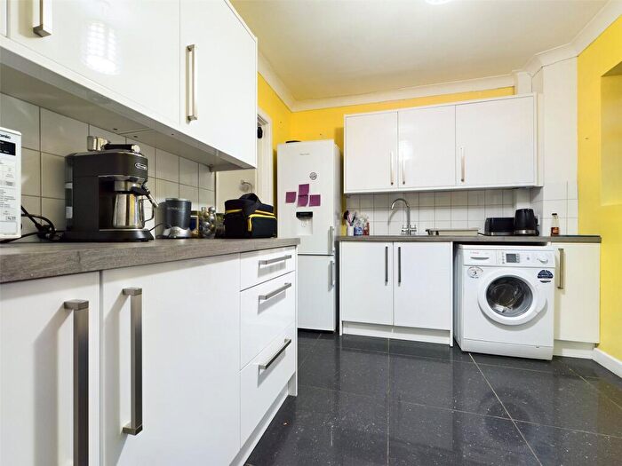 4 Bedroom Semi-Detached House To Rent In Davey Drive, Brighton, BN1