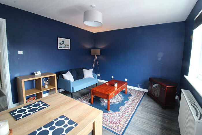 2 Bedroom Apartment To Rent In Tullis Gardens, Glasgow, G40