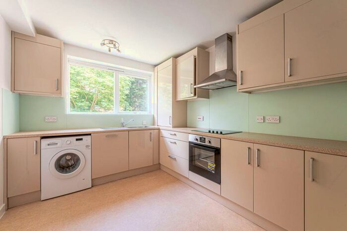 3 Bedroom Flat To Rent In Tenterden Grove, Hendon, London, NW4