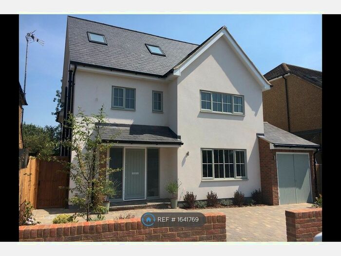 5 Bedroom Detached House To Rent In Fairmead Ave, Harpenden, AL5