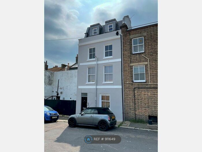 1 Bedroom Flat To Rent In South Street, St. Leonards-On-Sea, TN37