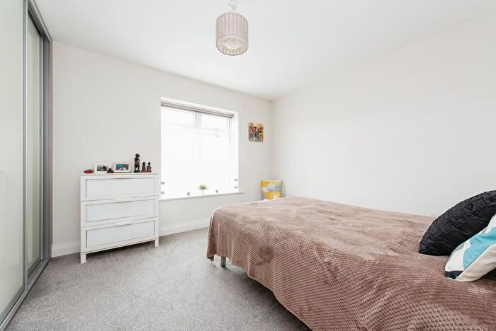 3 Bedroom Flat To Rent In Spurgeon St, London, SE1