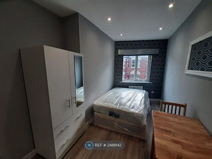 Studio To Rent In Long Lane, Finchley Central, London, N3