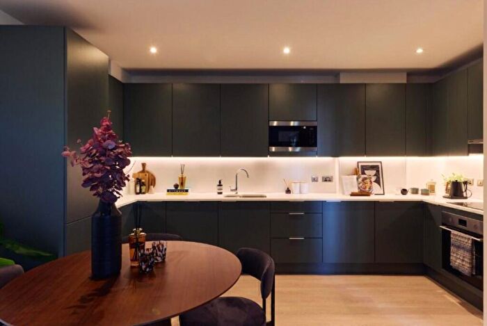 2 Bedroom Apartment To Rent In Graham Street, London, N1