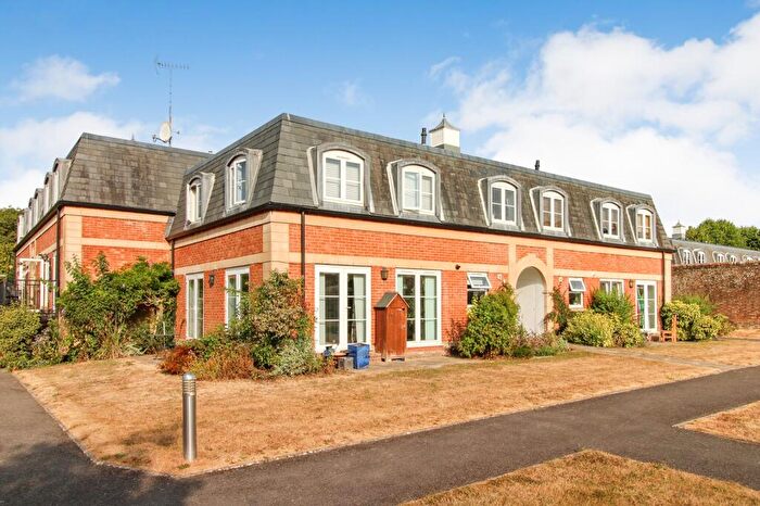 2 Bedroom Flat For Sale In Crabbett Park, Worth, Crawley, West Sussex., RH10
