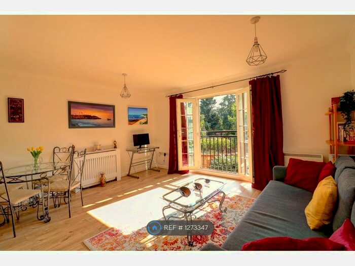 2 Bedroom Flat To Rent In Queensberry Place, London E12