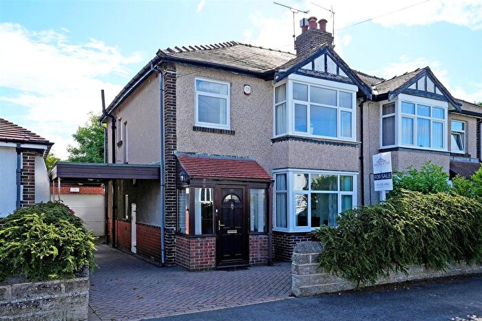 3 Bedroom Semi-Detached House For Sale In Westwick Road, Sheffield, S8
