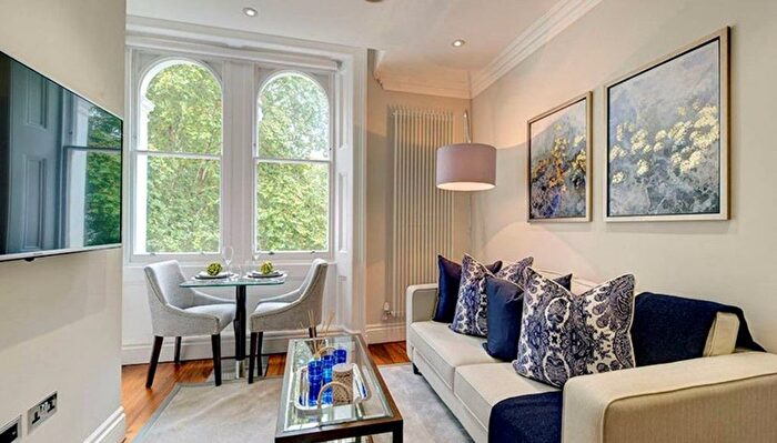 1 Bedroom Flat To Rent In Kensington Gardens Square, Bayswater, London, W2