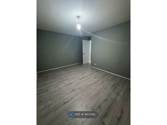 1 Bedroom Flat To Rent In East Thorpe, Basildon, SS14