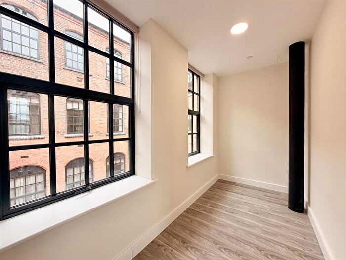 Studio To Rent In Classic First Floor Studio - Oracle, Roden Street, NG3