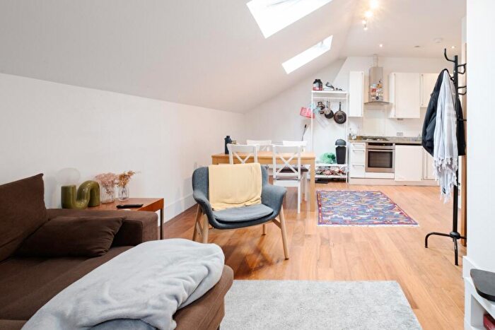 2 Bedroom Duplex To Rent In Finsbury Park Road London, N4