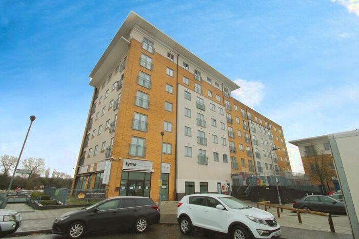 2 Bedroom Flat To Rent In Waxlow Way, Northolt, UB5