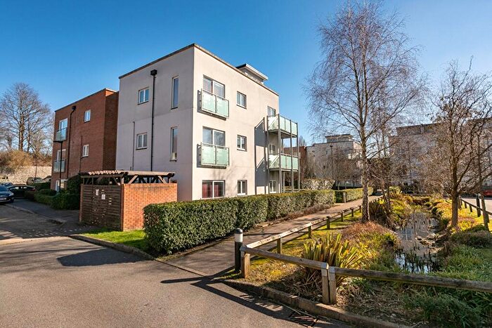 1 Bedroom Apartment For Sale In Canalside, Redhill, Surrey, RH1