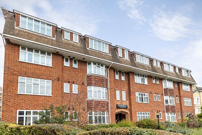 Studio To Rent In Inner Park Road, London, SW19