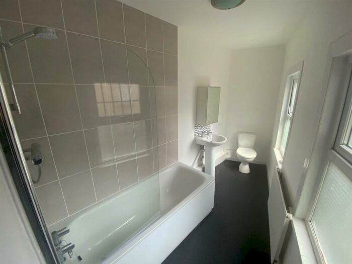 2 Bedroom Flat To Rent In Hale End Road, London, E4