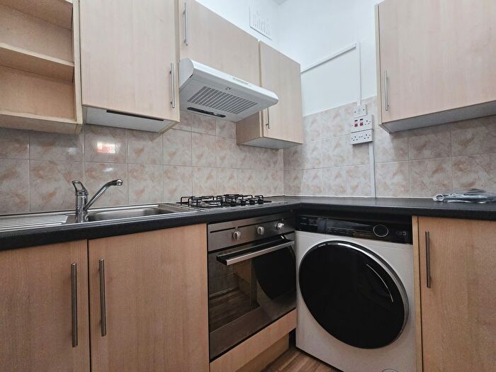 1 Bedroom Maisonette To Rent In Ravensbury Road, Earlsfield, London, SW18
