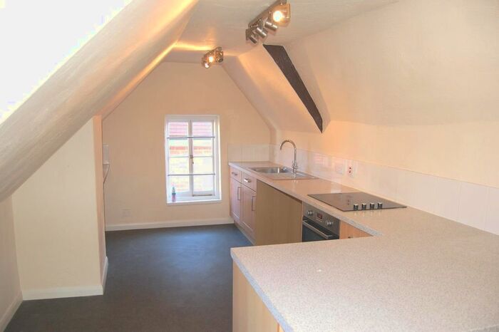 2 Bedroom Flat To Rent In High Street, Tenterden, TN30